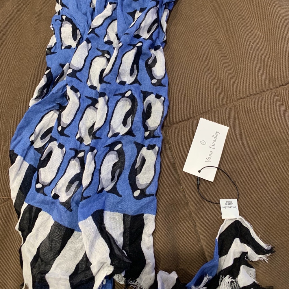 Vera Bradley penguins scrarf in guc